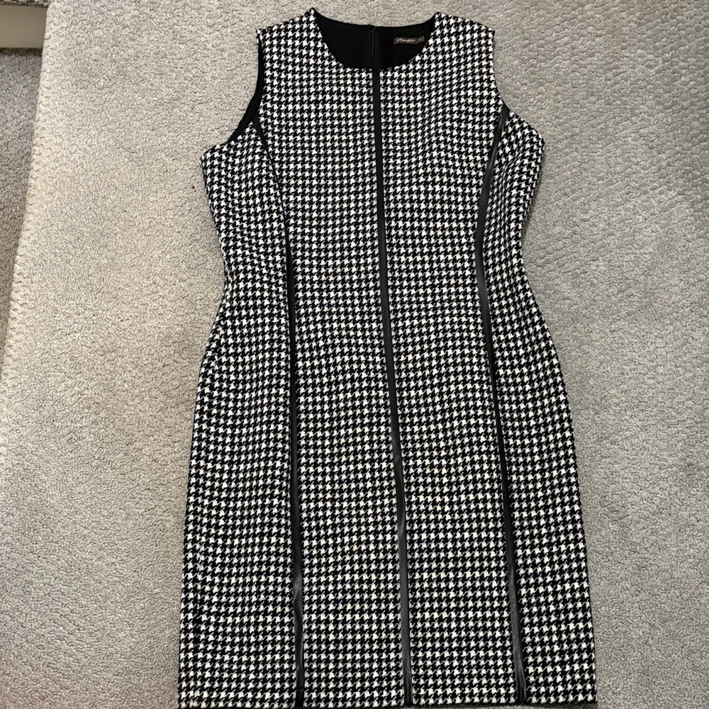 J. McLaughlin Black and White Houndstooth Scuba Fabric Sheath Dress Large
